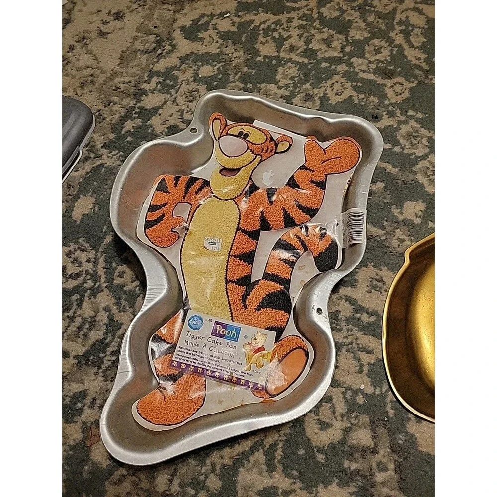 2 Wilton Tigger & Winnie The Pooh Cake Pans Disney Full Size 2105-3001 505-401